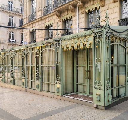 ラデュレ　パリ　シャンゼリゼ通り店